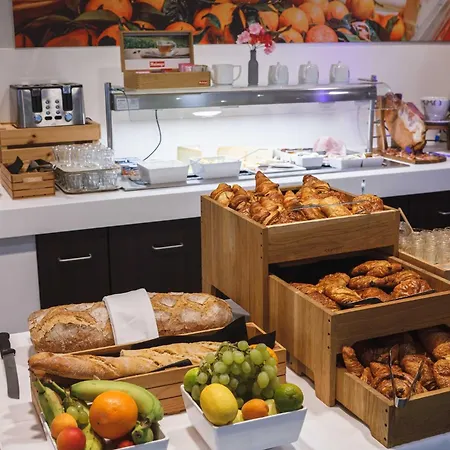 Centre By Ihg Hotel 4*