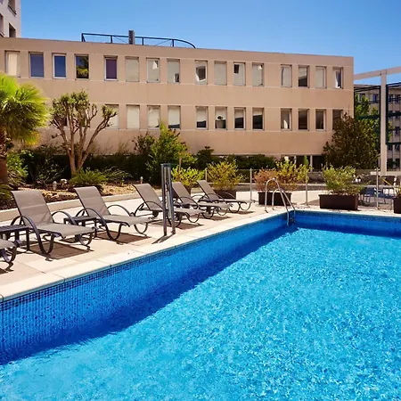 Centre By Ihg Hotel 4*