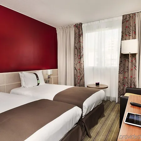 Centre By Ihg Hotel 4*