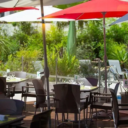 Centre By Ihg Hotel 4*