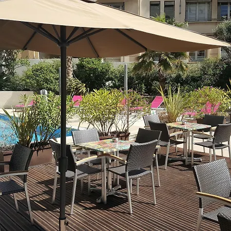 Hotel Centre By Ihg 4*