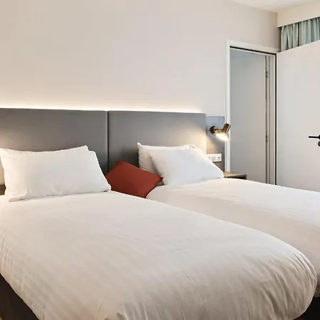 Centre By Ihg Hotel 4*