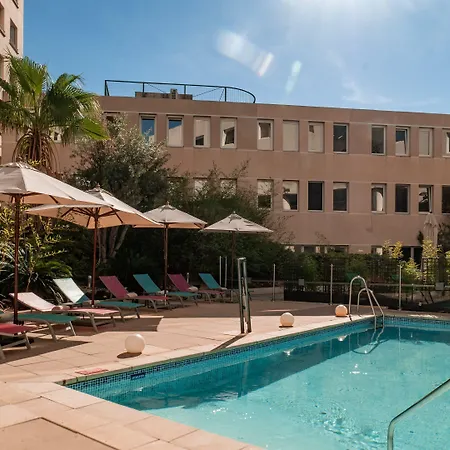 Hotel Centre By Ihg 4*