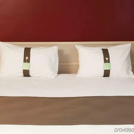 Centre By Ihg Hotel 4*