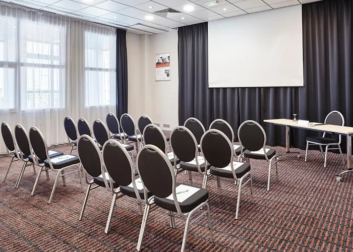 호텔 Centre By Ihg 4*