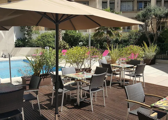 호텔 Centre By Ihg 4*